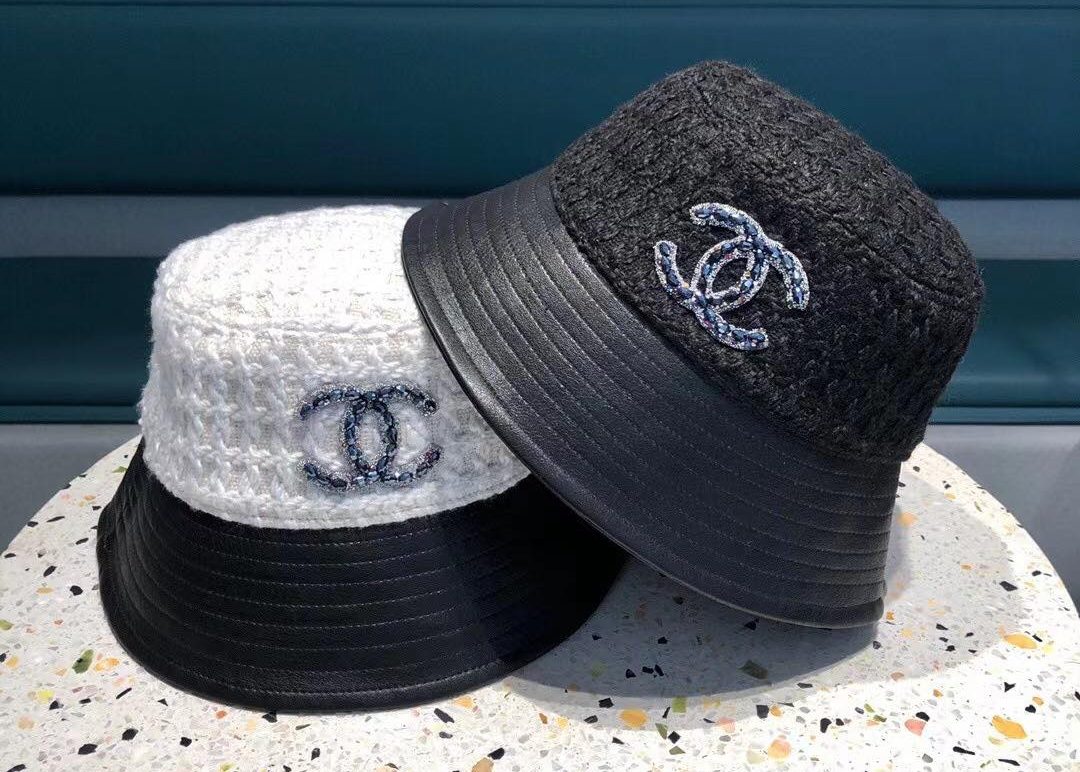 Mũ bucket hat của nhãn hiệu thời trang Chanel