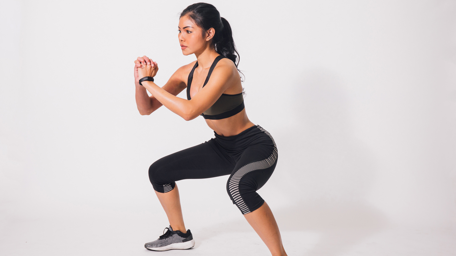 Những động tác squat đơn giản cũng có thể giúp vòng 2 săn chắc