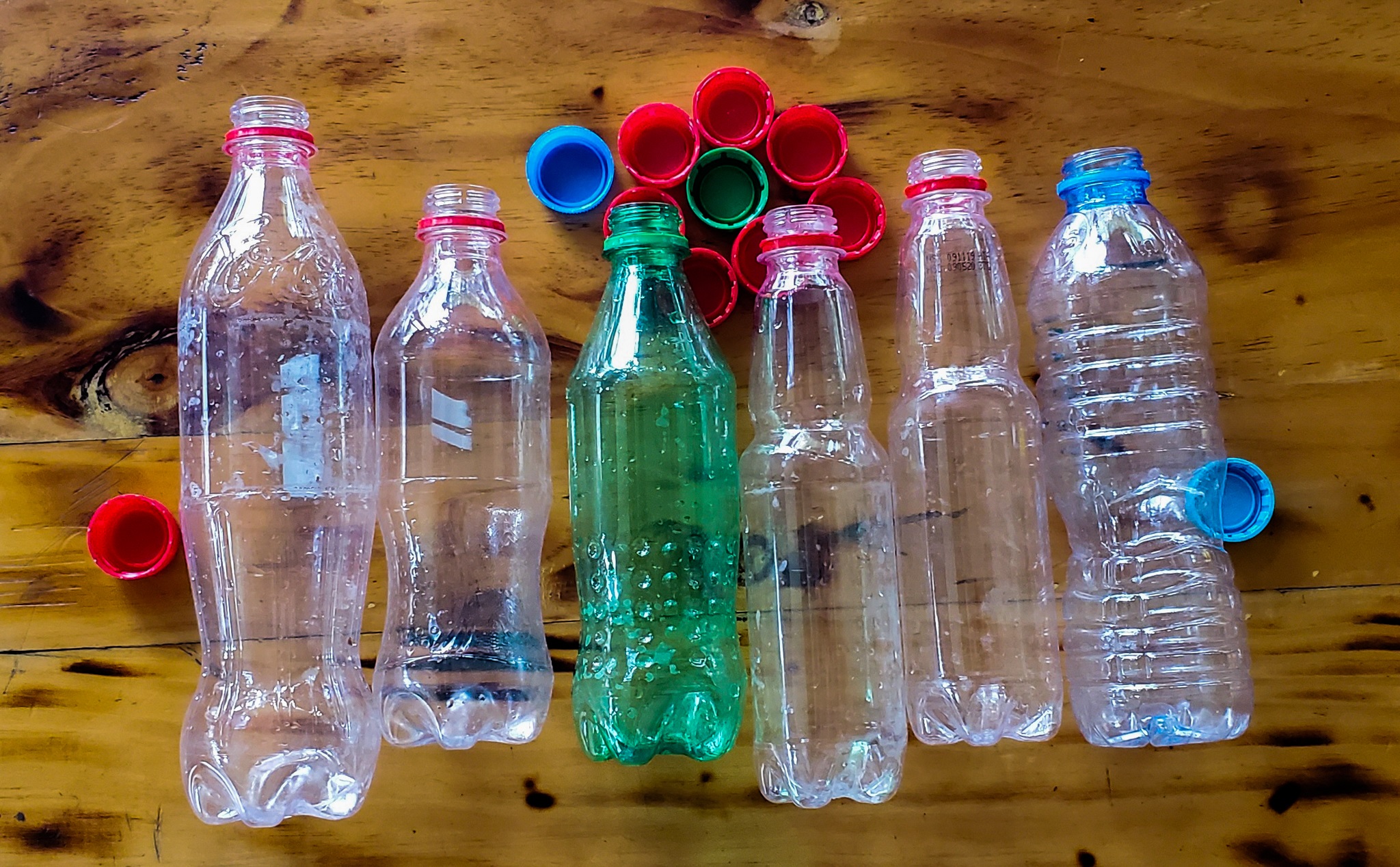 Sử dụng nắp chai nhựa
