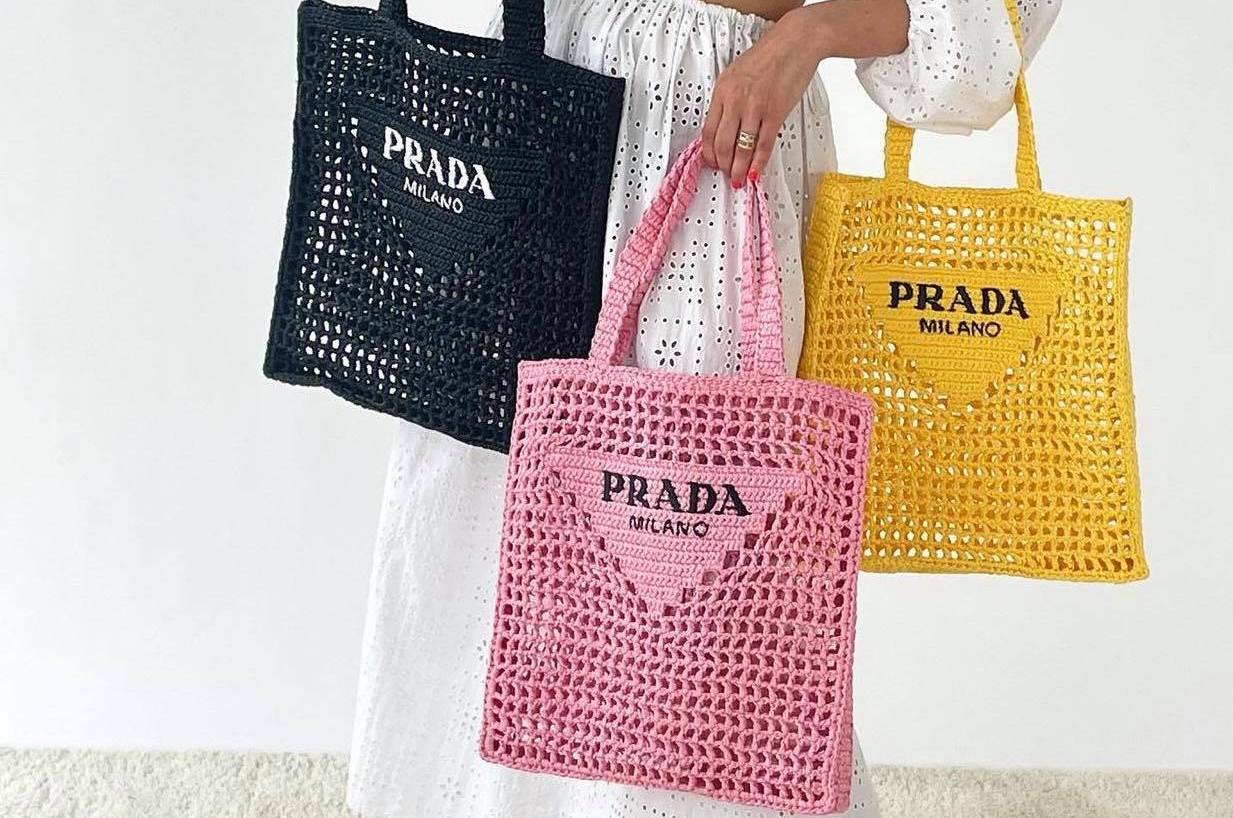 Raffia Tote Bag - Mẫu túi cực hot đang được săn tìm của hãng lớn Prada