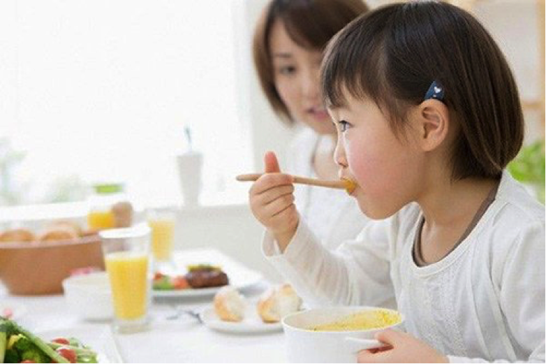 Những sai lầm về chế độ dinh dưỡng ở trẻ người Việt cần bỏ ngay