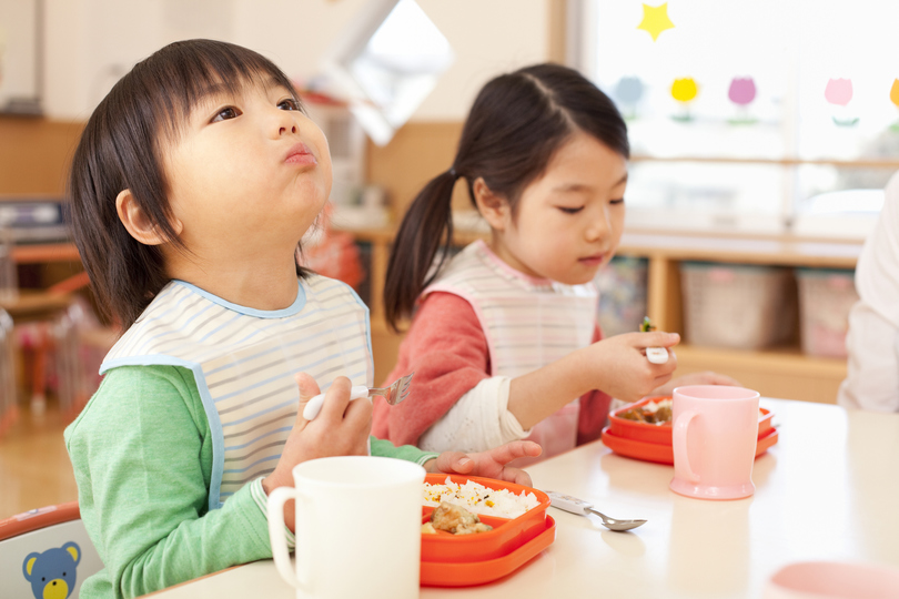 Khám phá nguyên tắc nuôi con dễ ăn của người Nhật