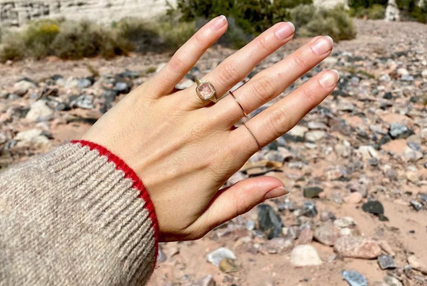 Chiếc nhẫn kim cương Irene Neuwirth mà chồng đã cầu hôn Emily