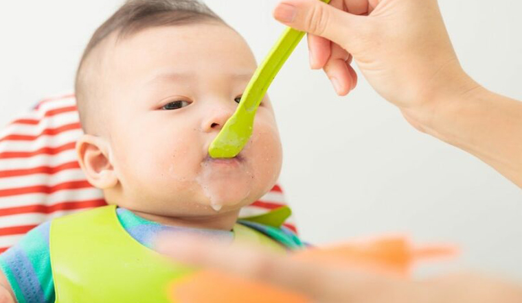 Trẻ ăn dặm từ giai đoạn 6 đến 9 tháng tuổi
